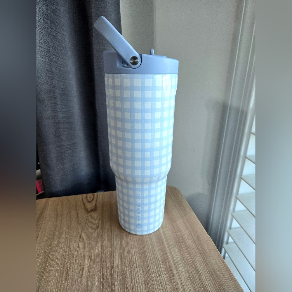 Brand New HydroJug 32 oz Sport Cloud Nine Gingham